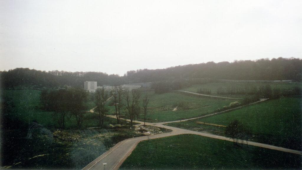 Vue sur l'IUT Nancy-Brabois depuis le Jardin Botanique