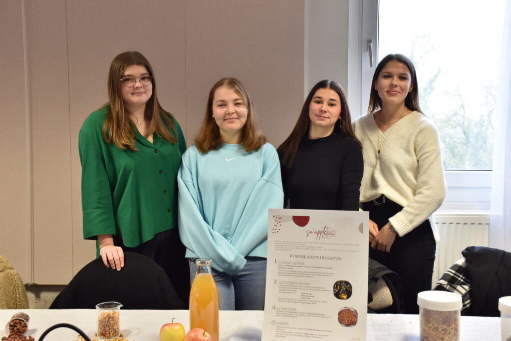 Présentation de projets étudiants durant la JPO 2023