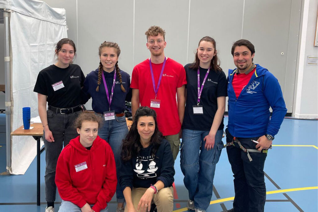 Étudiants du département GBS à la coupe de France d'escalade