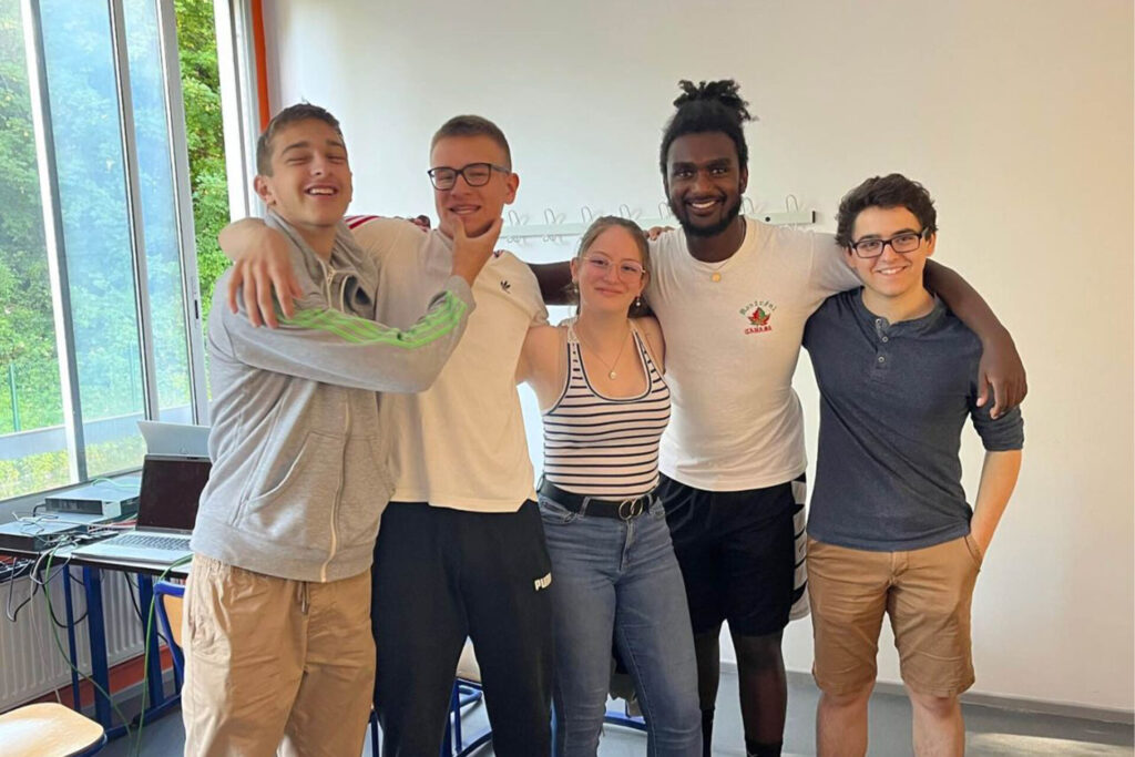 Étudiants du département R&T qui participent au hackathon