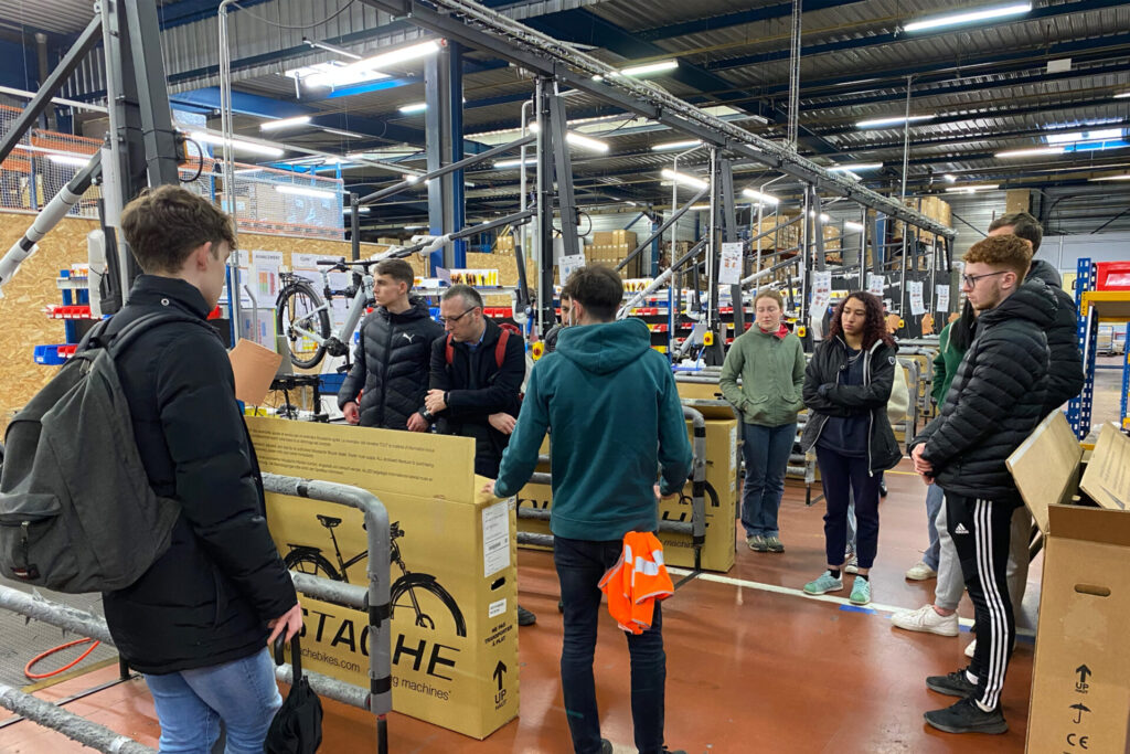 Visite de Moustache Bikes