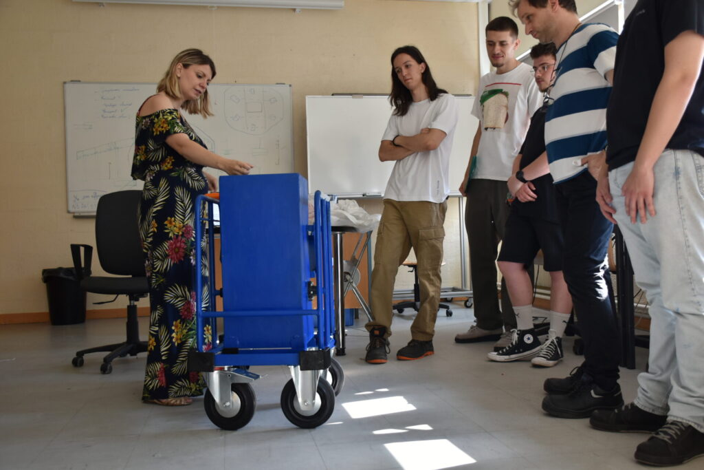 Présentation du chariot par les étudiants